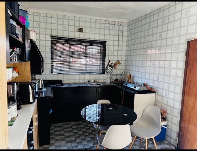 2 BEDROOM HOUSE FOR SALE IN KENILWORTH